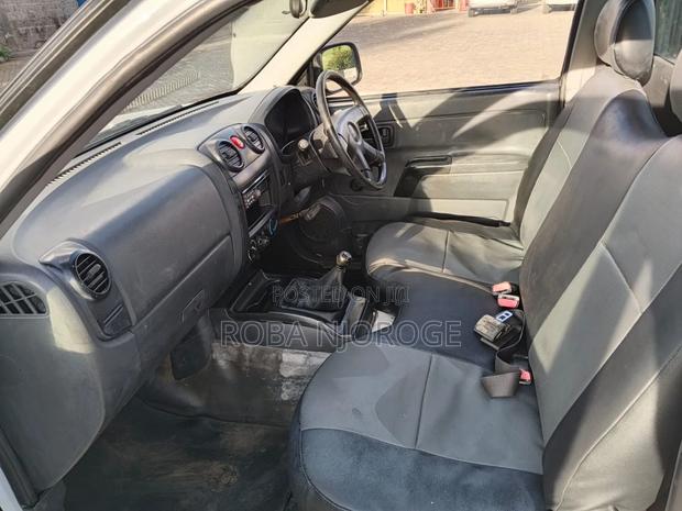 Isuzu D-MAX 2011 Off white