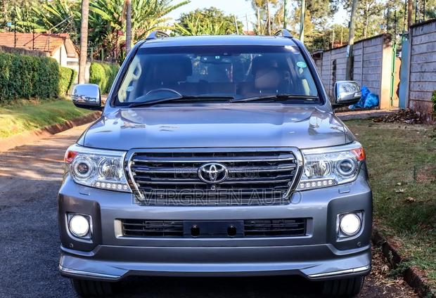 Toyota Land Cruiser 4.6 V8 ZX 2015 Silver