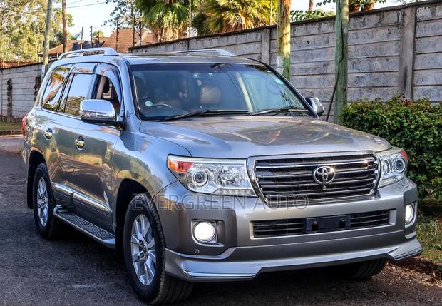 Toyota Land Cruiser 4.6 V8 ZX 2015 Silver