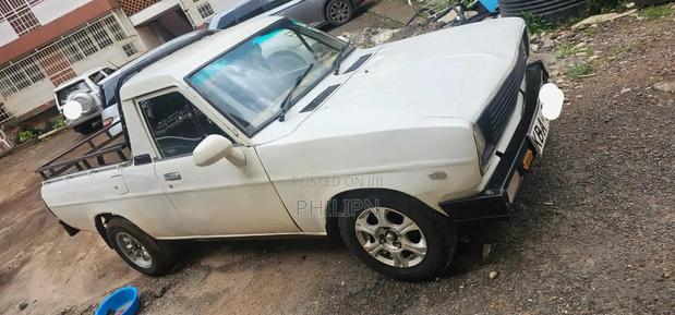 Nissan Pick-Up 2003 White
