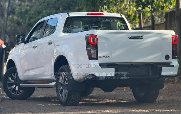 Isuzu D-MAX 2023 White