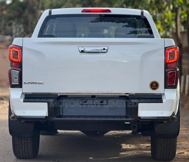 Isuzu D-MAX 2023 White