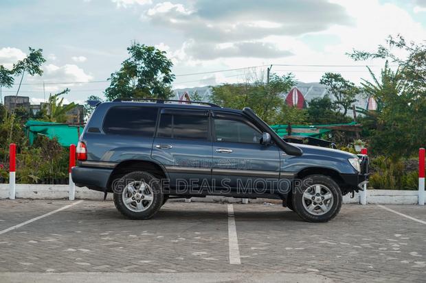 Toyota Land Cruiser 100 4.7 Executive 2006 Blue