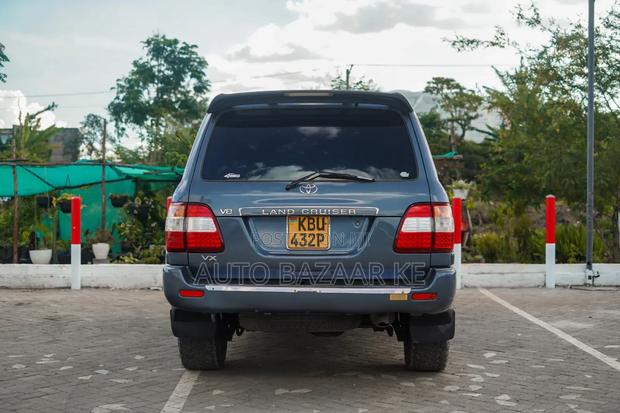 Toyota Land Cruiser 100 4.7 Executive 2006 Blue