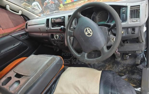 Toyota HiAce 2010 White