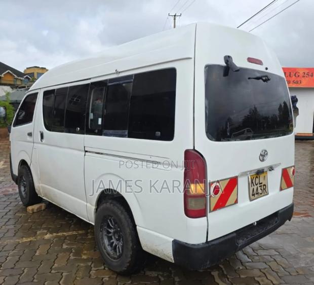 Toyota HiAce 2010 White