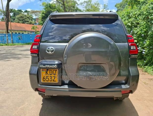 Toyota Land Cruiser Prado 2011 Black
