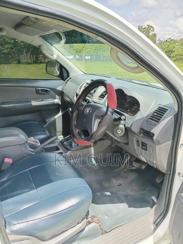 Toyota Hilux 2013 White