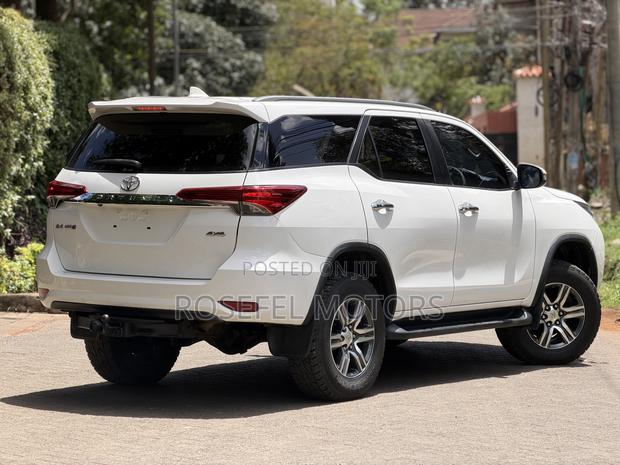Toyota Fortuner 2.4 D AWD 2019 White