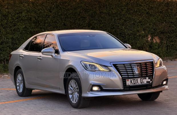 Toyota Crown 2017 Silver