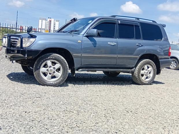 Toyota Land Cruiser 100 4.7 Executive 2006 Blue