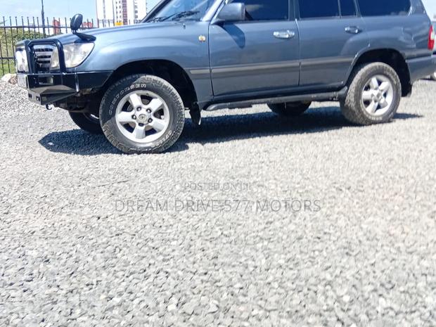 Toyota Land Cruiser 100 4.7 Executive 2006 Blue