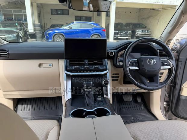 Toyota Land Cruiser LC300 2024 Gray