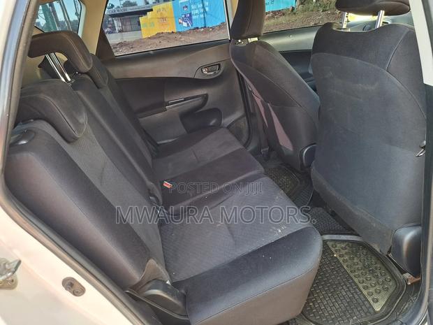 Toyota Ractis 1.3 FWD 2013 White