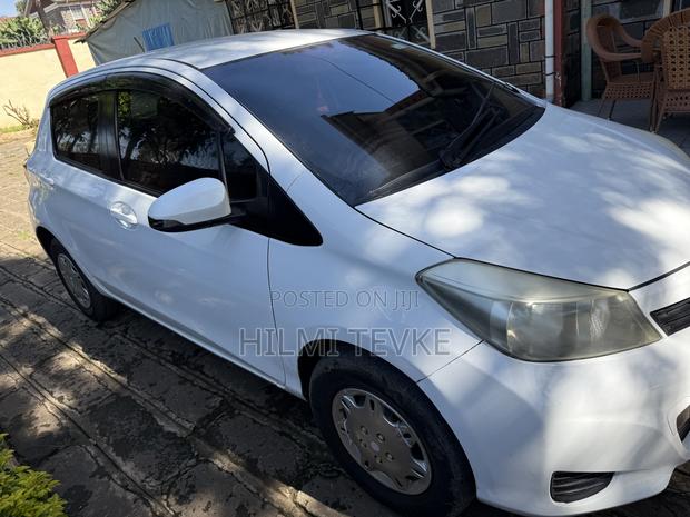 Toyota Vitz 1.3 FWD 5dr 2015 White