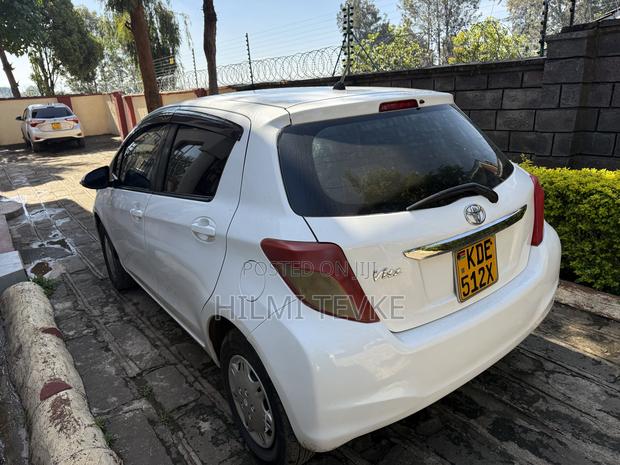 Toyota Vitz 1.3 FWD 5dr 2015 White
