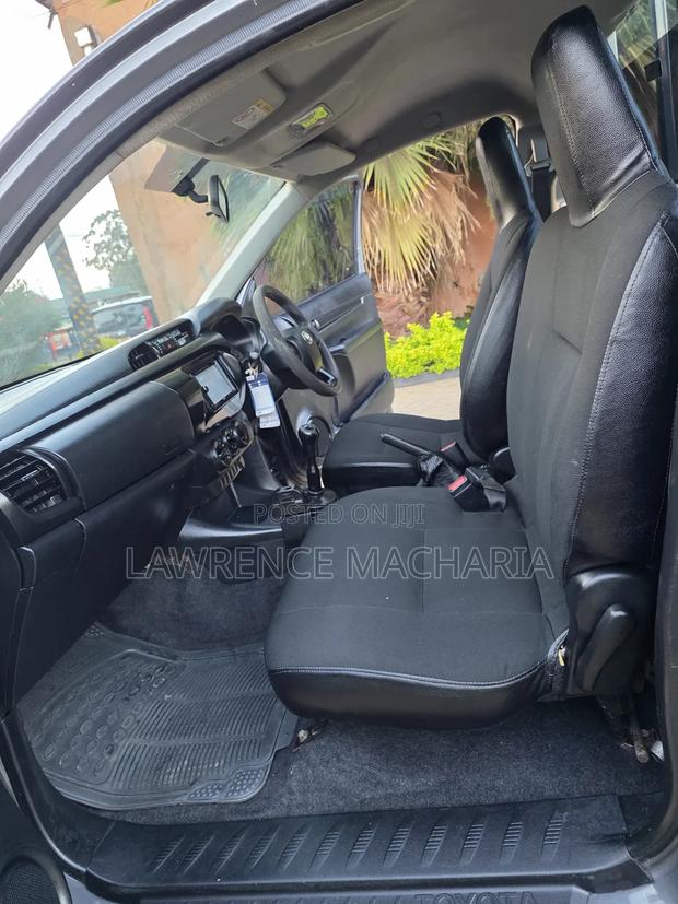 Toyota Hilux 2021 Gray
