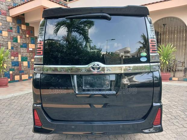 Toyota Voxy 2018 Black