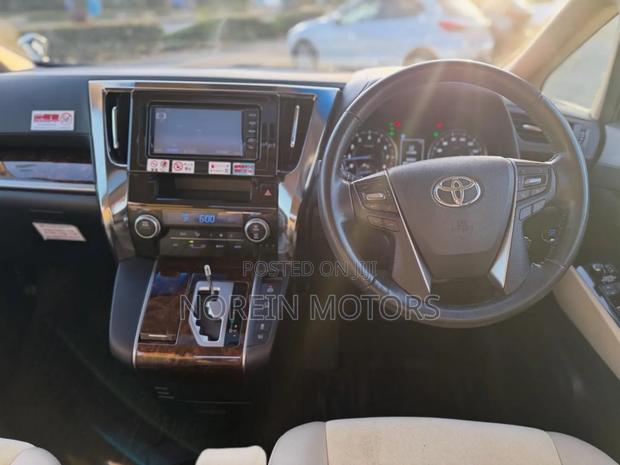 Toyota Alphard 2019 White
