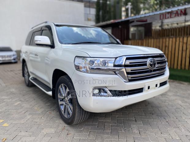Toyota Land Cruiser 2016 White
