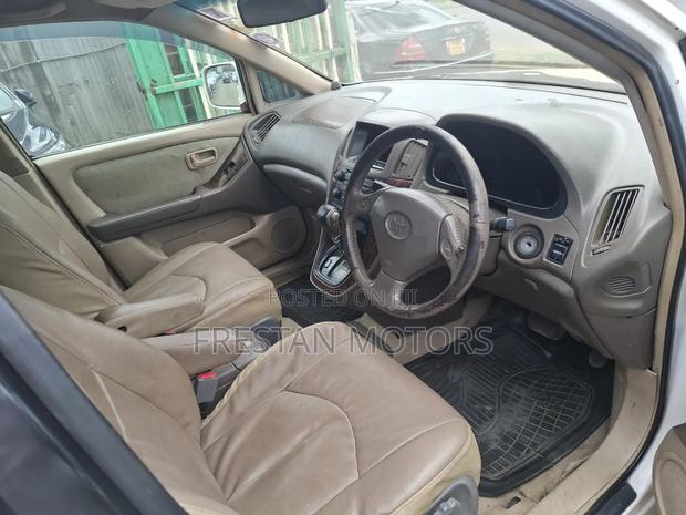Toyota Harrier 2002 White