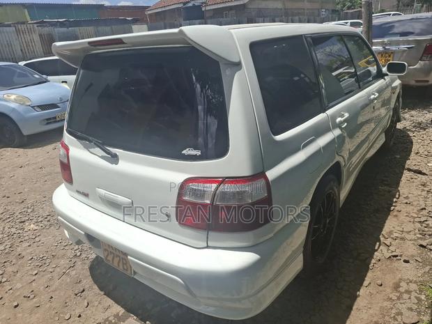 Subaru Forester 2000 White