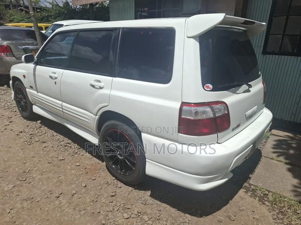 Subaru Forester 2000 White