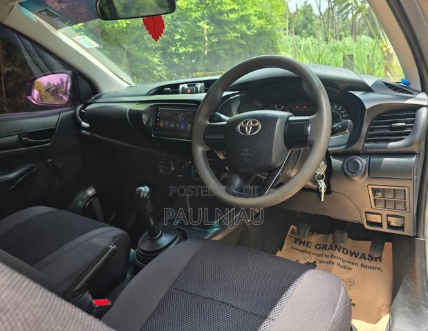 Toyota Hilux 2020 Gold