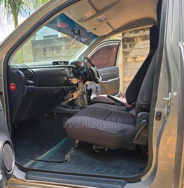 Toyota Hilux 2020 Gold
