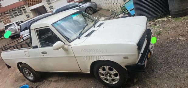 Nissan Pick-Up 2003 White
