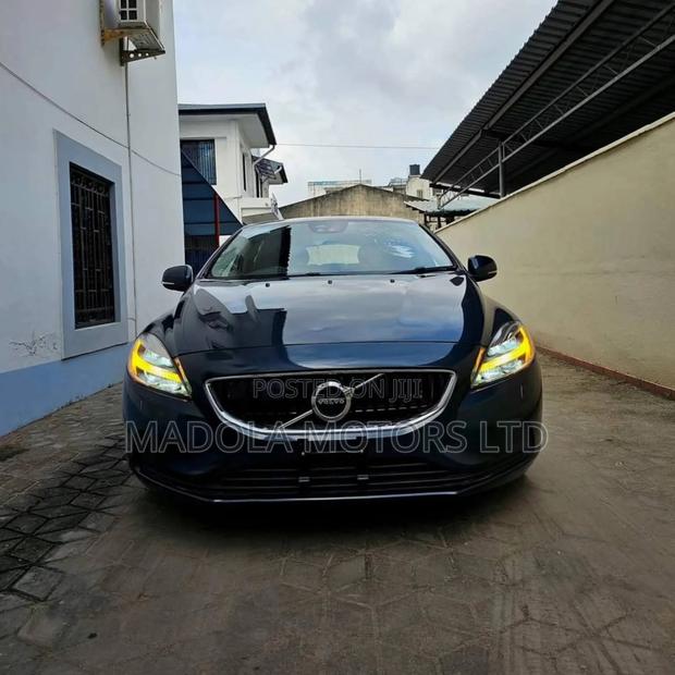 Volvo V40 2019 Blue