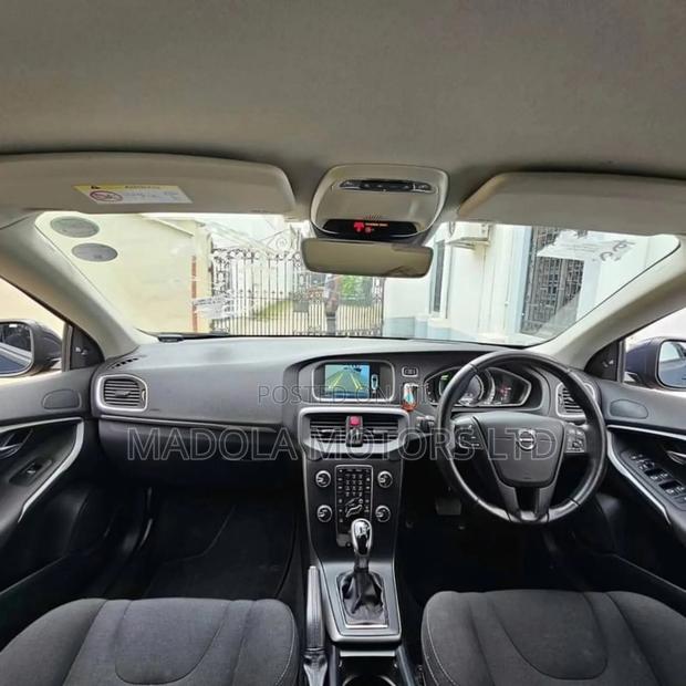 Volvo V40 2019 Blue