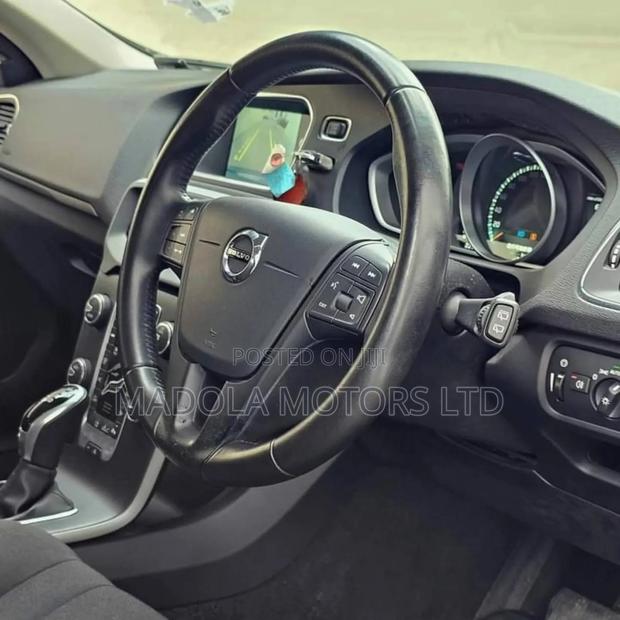 Volvo V40 2019 Blue