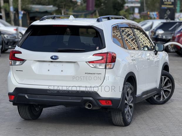 Subaru Forester Premium AWD 2019 White