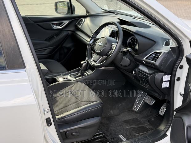 Subaru Forester Premium AWD 2019 White