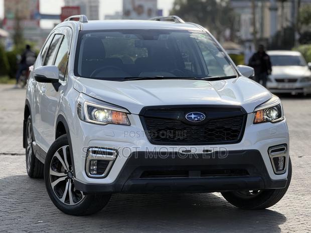 Subaru Forester Premium AWD 2019 White