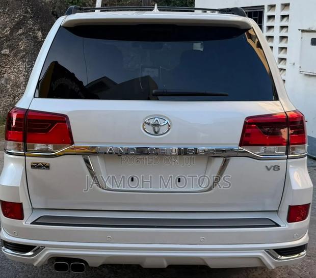 Toyota Land Cruiser 2018 White