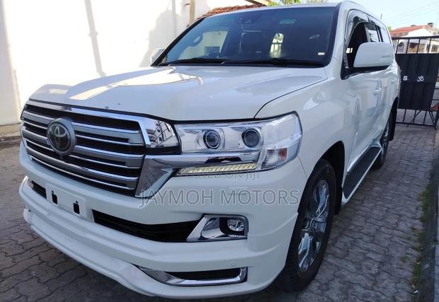 Toyota Land Cruiser 2018 White