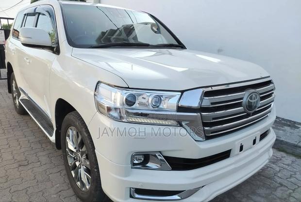Toyota Land Cruiser 2018 White