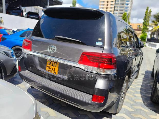 Toyota Land Cruiser 4.6 V8 AX G Selection 2019 Gray