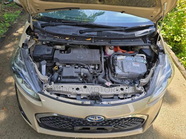 Toyota Sienta 1.5 Hybrid FWD (6-seater) 2018 Yellow