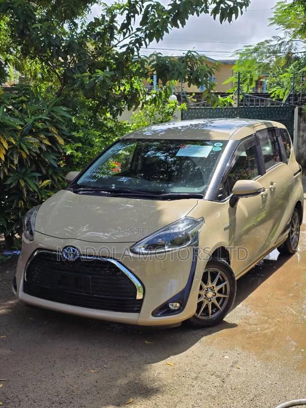 Toyota Sienta 1.5 Hybrid FWD (6-seater) 2018 Yellow