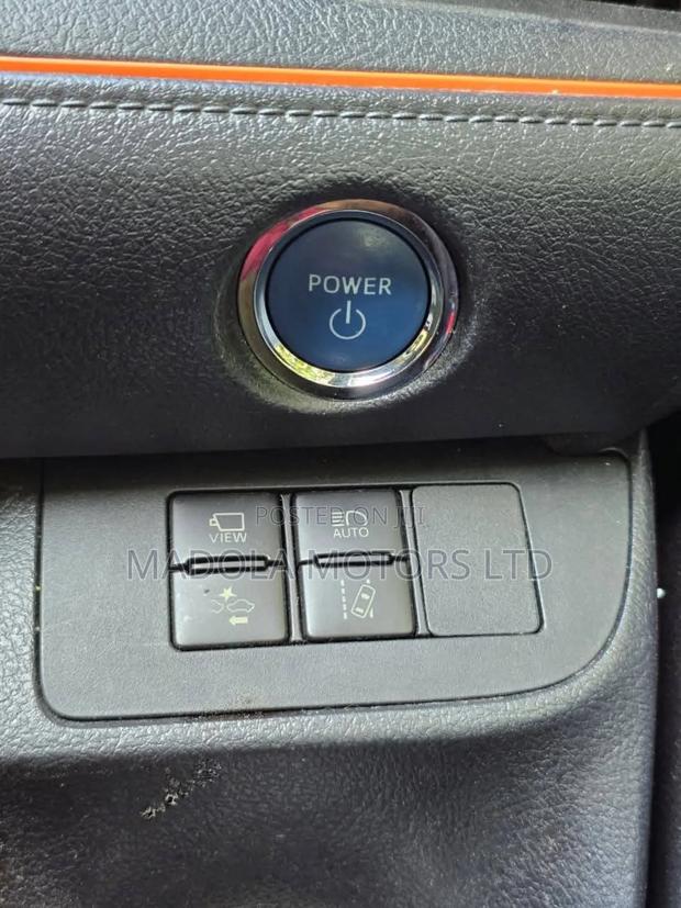 Toyota Sienta 1.5 Hybrid FWD (6-seater) 2018 Yellow