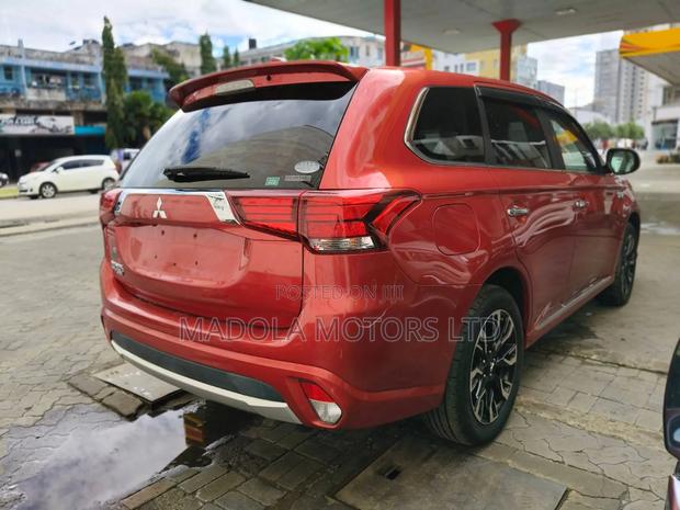 Mitsubishi Outlander 2.4 PHEV AWD 2018 Red