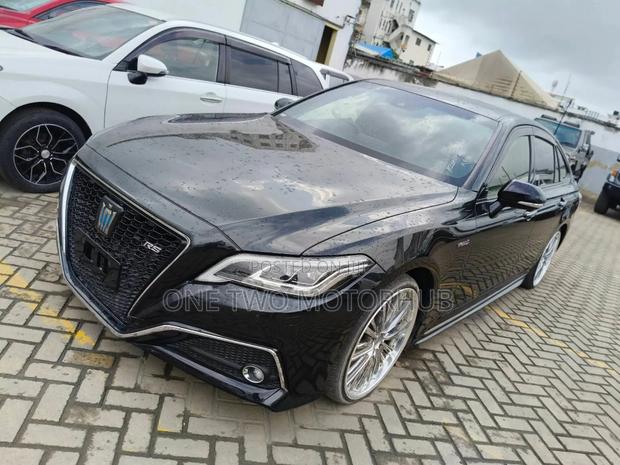 Toyota Crown 2018 Black