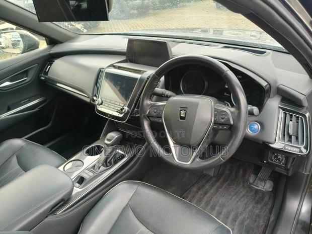 Toyota Crown 2018 Black