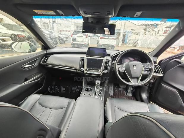 Toyota Crown 2018 Black