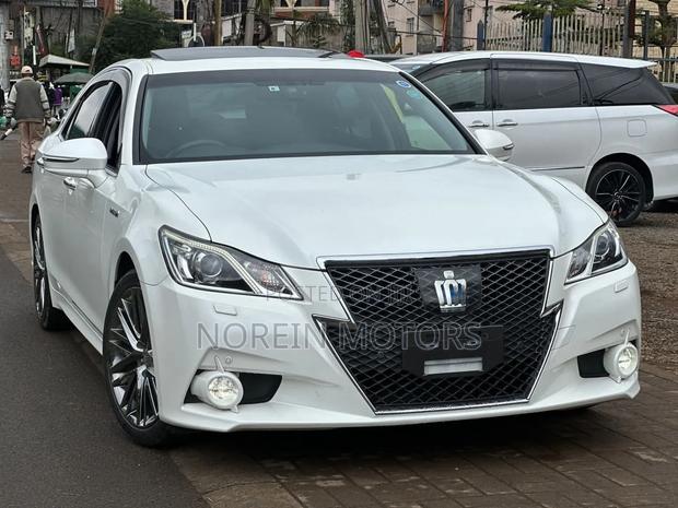 Toyota Crown 2018 Pearl