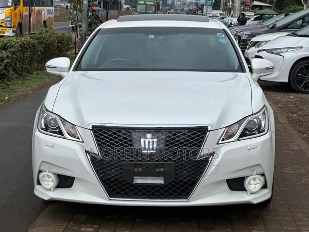 Toyota Crown 2018 Pearl