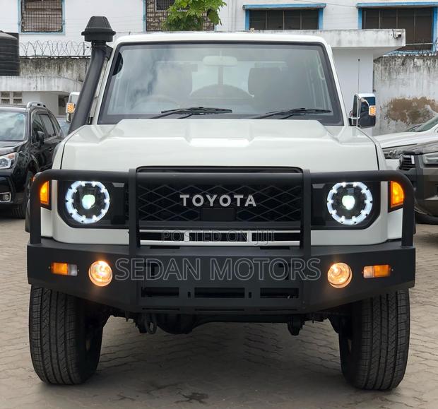 Toyota Land Cruiser 2019 Off white